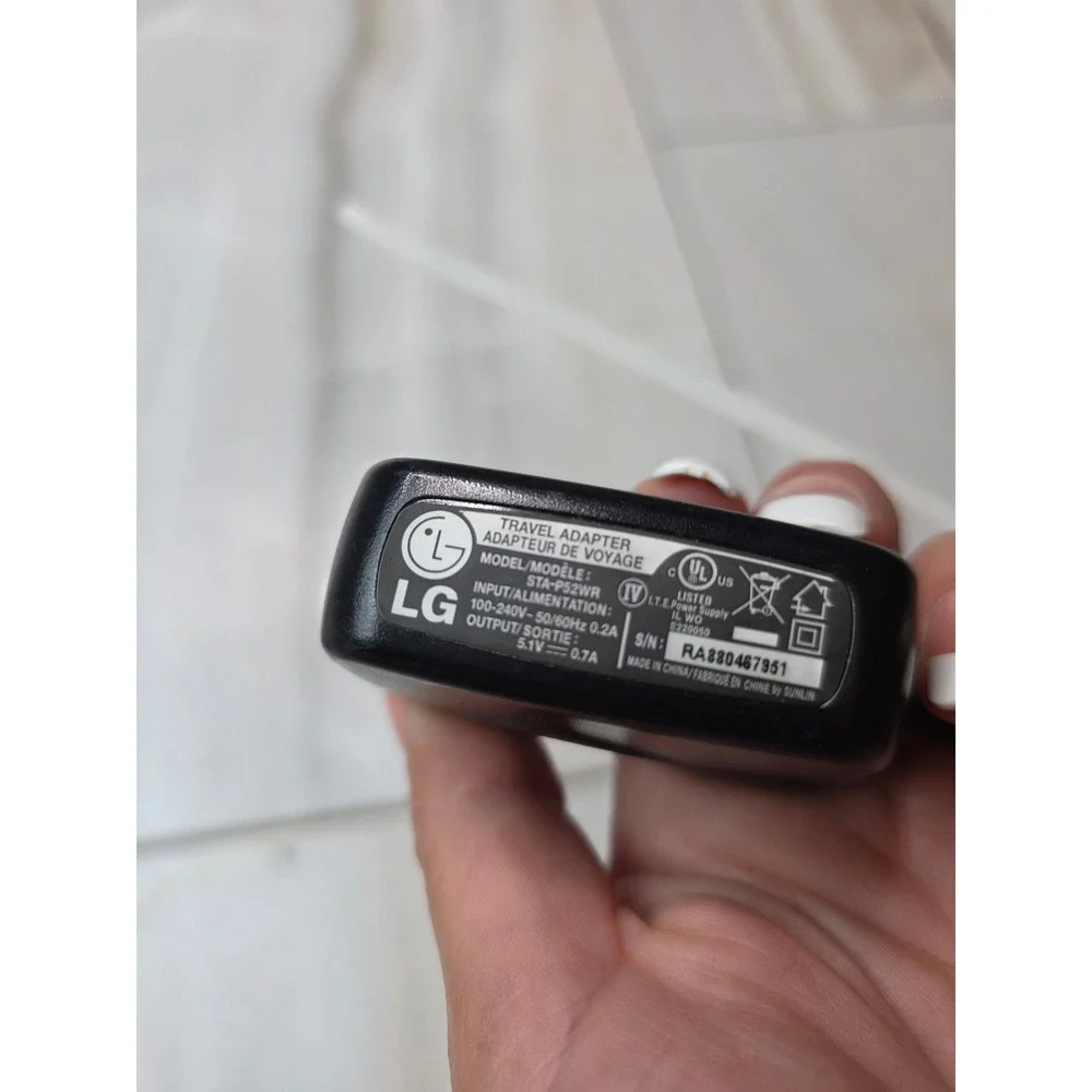 LG Travel Adapter STA-P52WR Wall Charger 5.1V 0.7A Proprietary Connector‎ A5